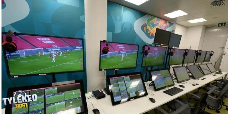 VAR và khái niệm cơ bản