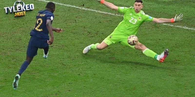 Aston Villa bán Emiliano Martinez do áp lực tài chính