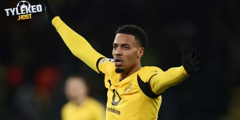 MU chiêu mộ Elliot Anderson và Felix Nmecha