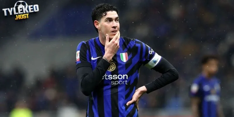 Arsenal đón Tino Livramento, Barcelona muốn mua Bastoni