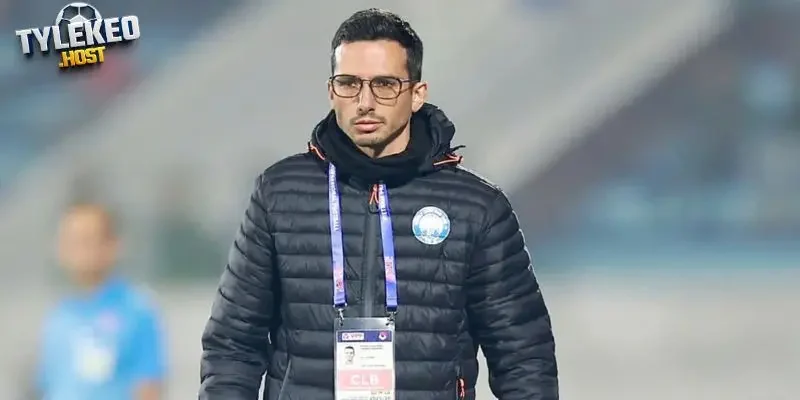 HLV Mauro Jeronimo chia tay CLB Nam Định, HLV Vũ Hồng Việt trở lại